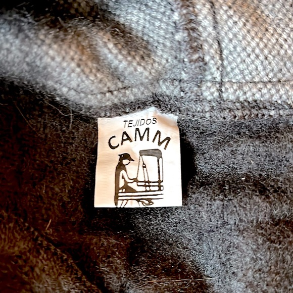 OS Alpaca/Acrylic Poncho - Picture 3 of 4